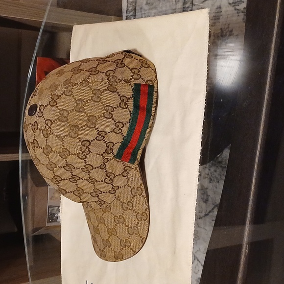 Gucci hat 100% authentic, purchased holt renfrew - Picture 4 of 5